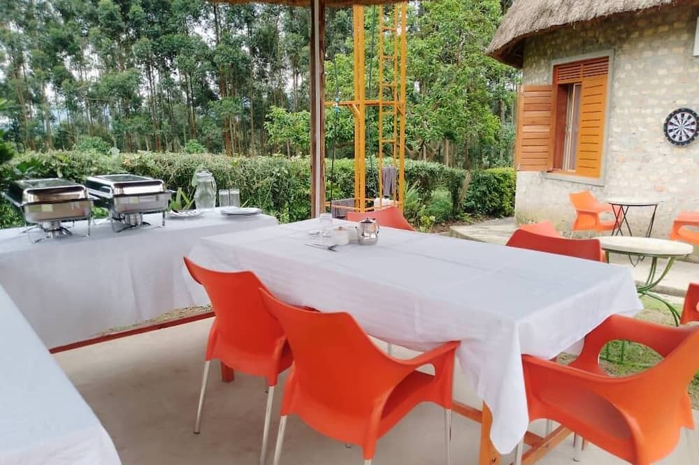 Western Region Other | White Cat Farm Hut Inn is nestled on the outskirts of a quaint African village
