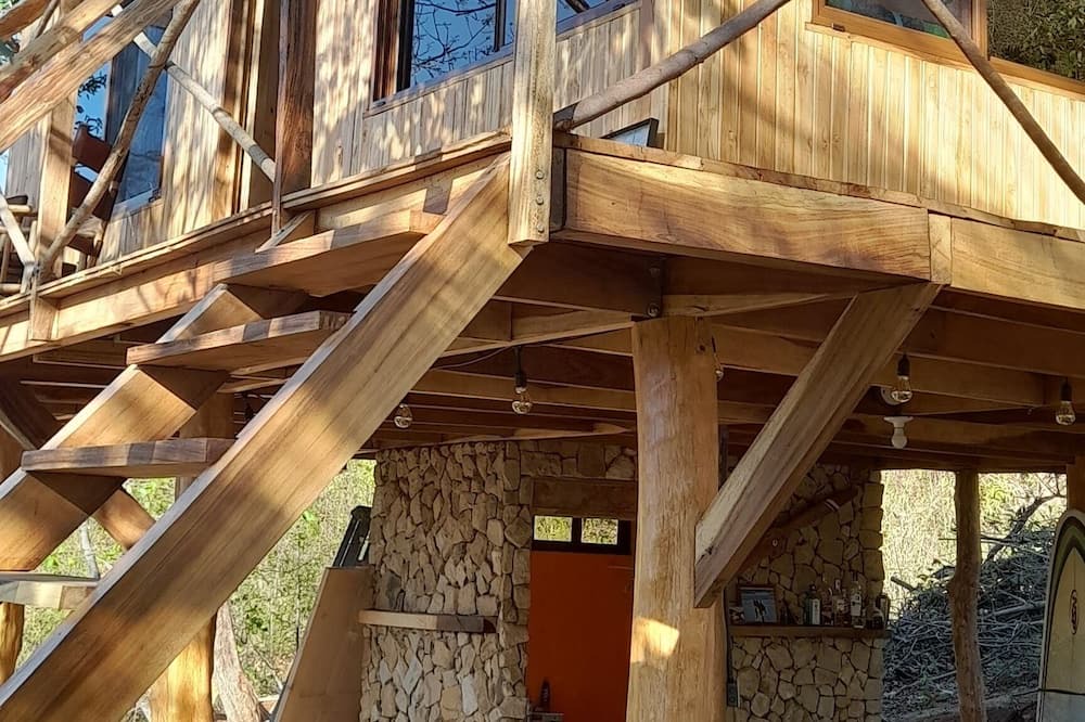 Rio Seco Cabin | Rustic Costa Rica experience. wooden house in the trees.