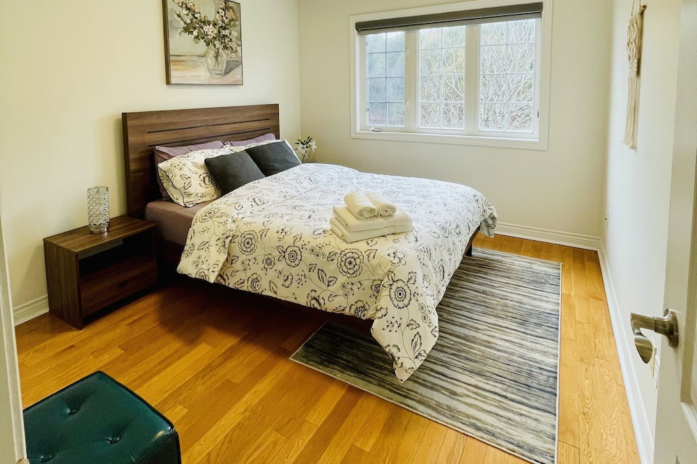 Whitby House | Garden view room with washroom
