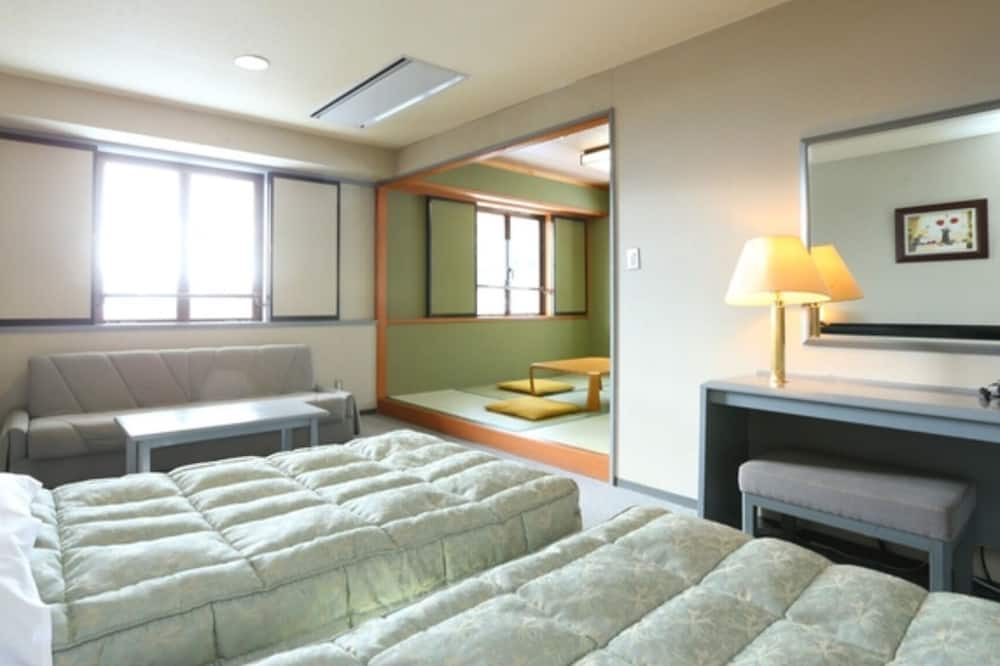 Madarao Mountain Resort House | Main building JapaneseWestern room Spacious and / Iiyama Nagano