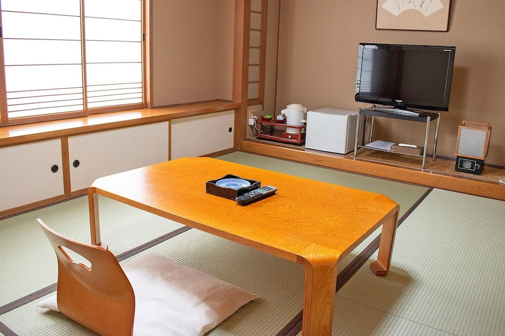 Echizen-cho House | Free WiFi throughout Japanesestyle room with 6 tatami mats / Echizen Fukui