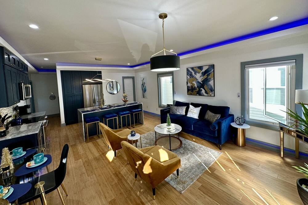 South Richmond House | Holiday Ready 24kt Gold Elegant Home