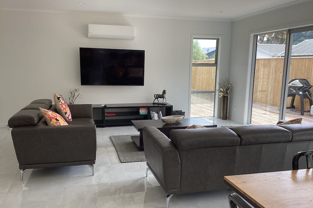 Whakatane House | On Simpkins