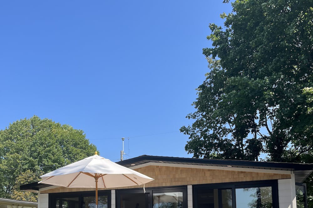 Lambton Shores Cottage | Beach House - Casita del Lago