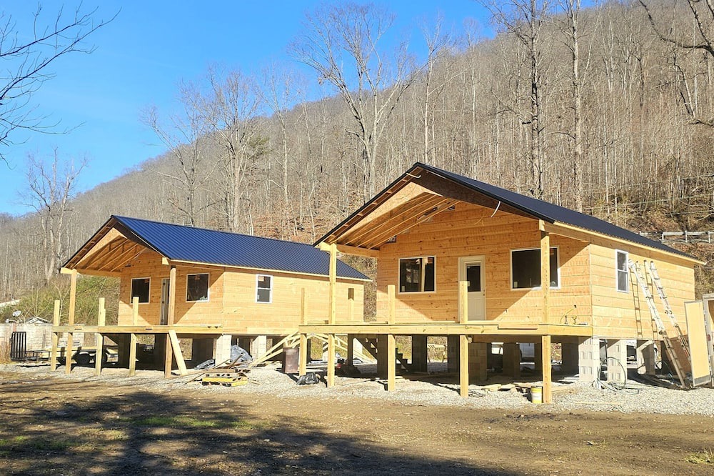 Ragland Cabin | NEW BUILD - Close to Hatfield Mccoy TRAILS - Sleeps 6 - Cliff's Deer Rest