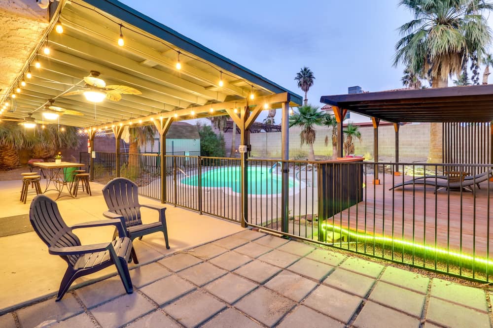 Laughlin House | Laughlin Retreat w/ Pool: 2 Mi to Big Bend!