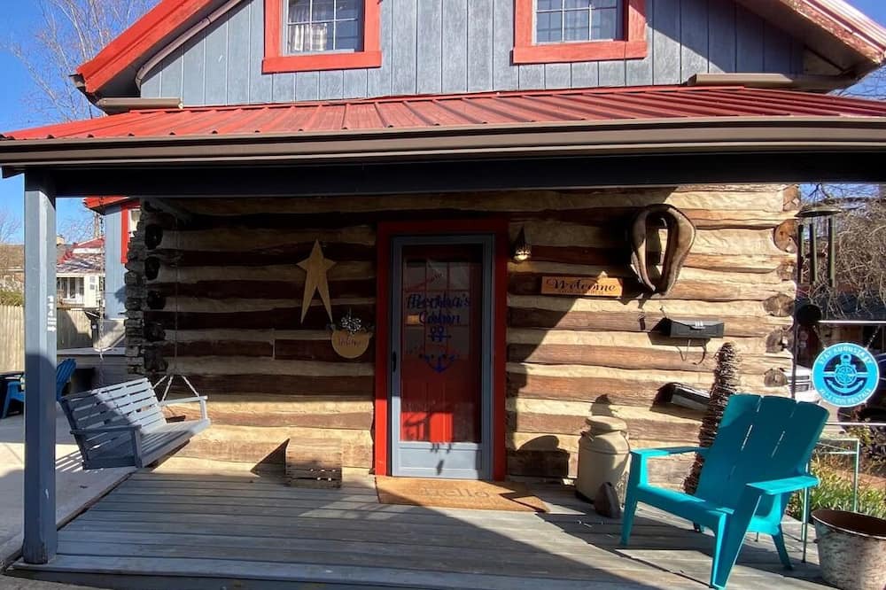 Maysville Cabin | The Cabin at 112 Main Street Augusta: Rustic River Retreat