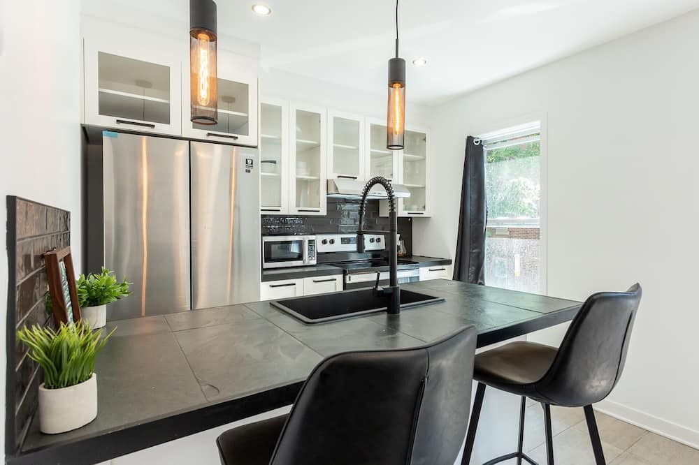 Saint Henri Condo | Charming 2-Bed Apt Near Atwater Market and Dtown With Parking and Metro