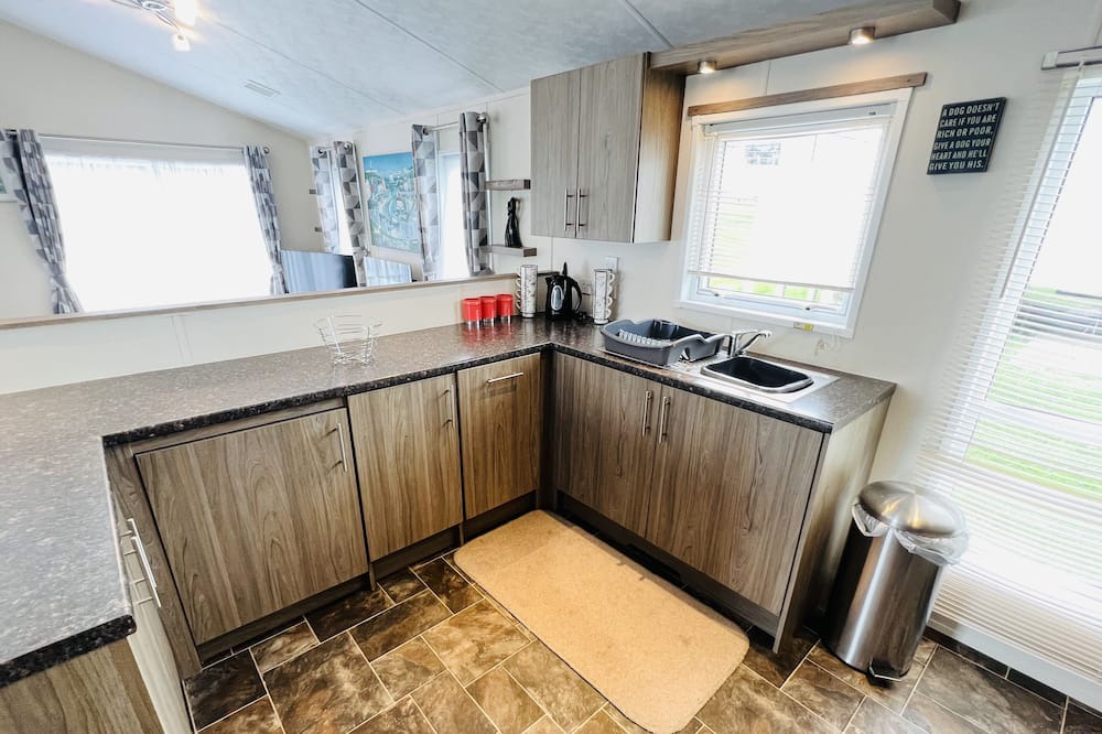 Ryde Cabin | 2 Bedroom Accessible Lodge TH45, Nodes Point, Isle of Wight, Dog Friendly