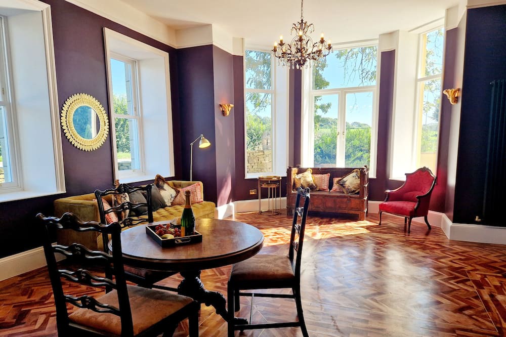 Knott End-on-Sea Apartment | The Hamilton Luxury Let - The Duke with Hot Tub