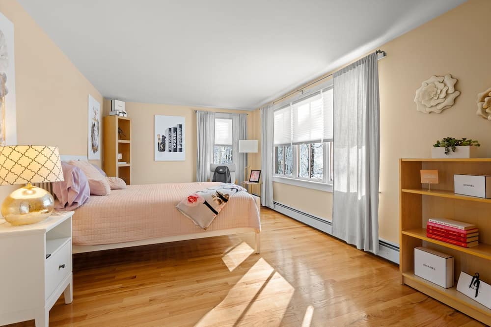 North Andover House | "Charming Retreat: Home Away from Home in one of New England's Oldest Towns"