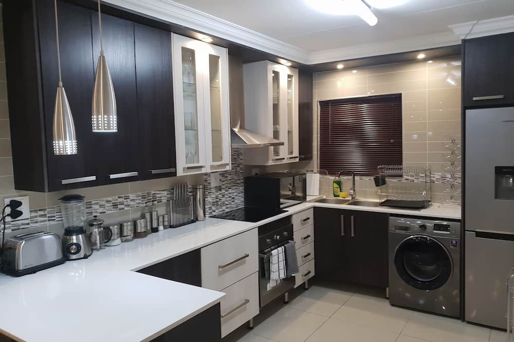 Flora Park Apartment | Semeni Asante Apartment