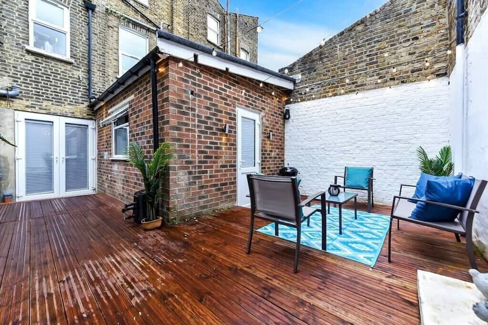 Seven Sisters Apartment | Serene Escape: Stylish and Cozy 2BR Flat