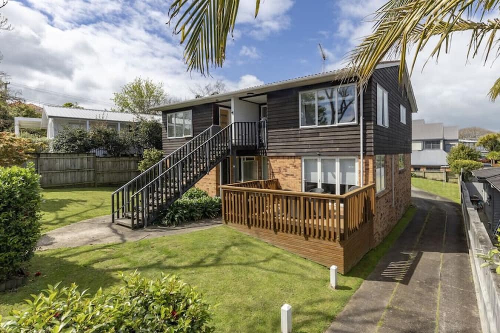 Glendowie House | St Heliers Gem: Beach and Scenic Routes Nearby