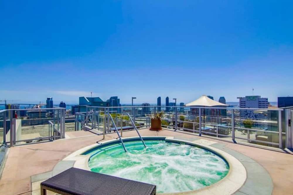 Civic Core Apartment | Stunning High-Rise Condo w Free Gym, Pool, Laundry
