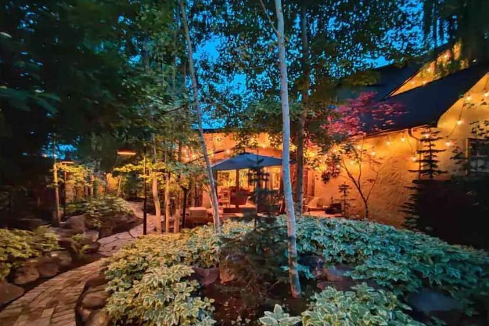 Twin Falls House | The Artdoorsy UnCommons - SPA & Fireside