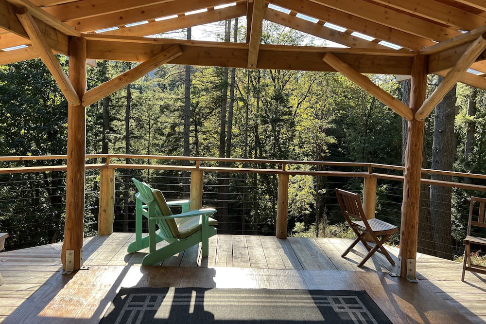 Bowen Island Cabin | 38 Acres of Rainforest! Charming Group Cabin on Tranquil Xenia Retreat Centre