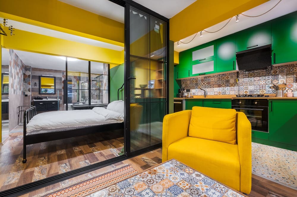 Moda Apartment | Flat w Jacuzzi and Backyard 6 min to Kadikoy Coast
