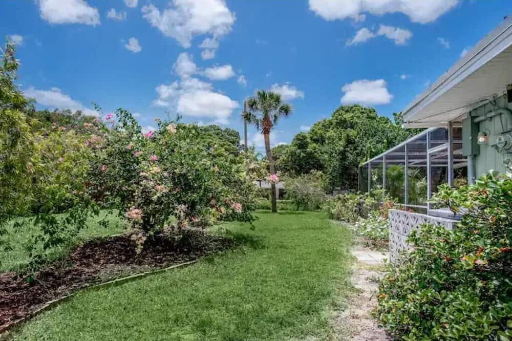 Vero Beach South House | Cozy cottage for longer stays!