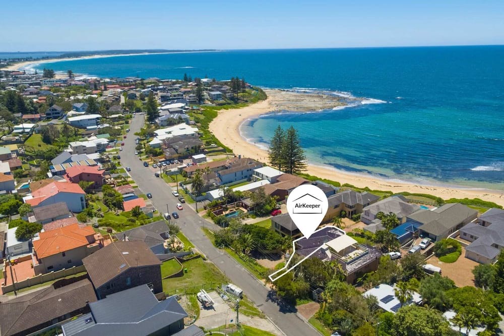 Blue Bay Apartment | Blissful Beachfront Pad - Pet Friendly / Direct Beach Access