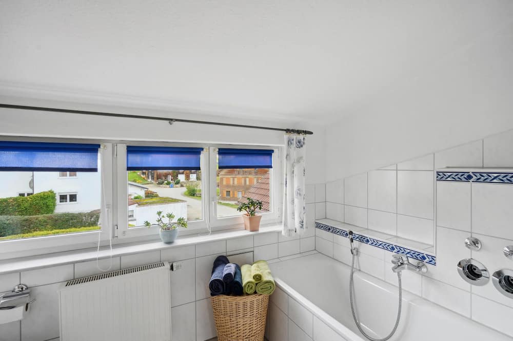 Hergatz Apartment | Look forward to a wonderful break from everyday life in this vacation apartment.