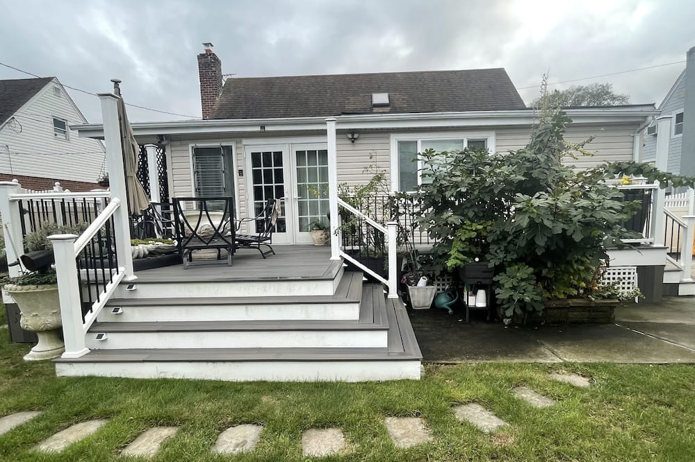 Alden Manor Bed & Breakfast | Hidden Gem in Elmont Close to JFK, UBS Arena