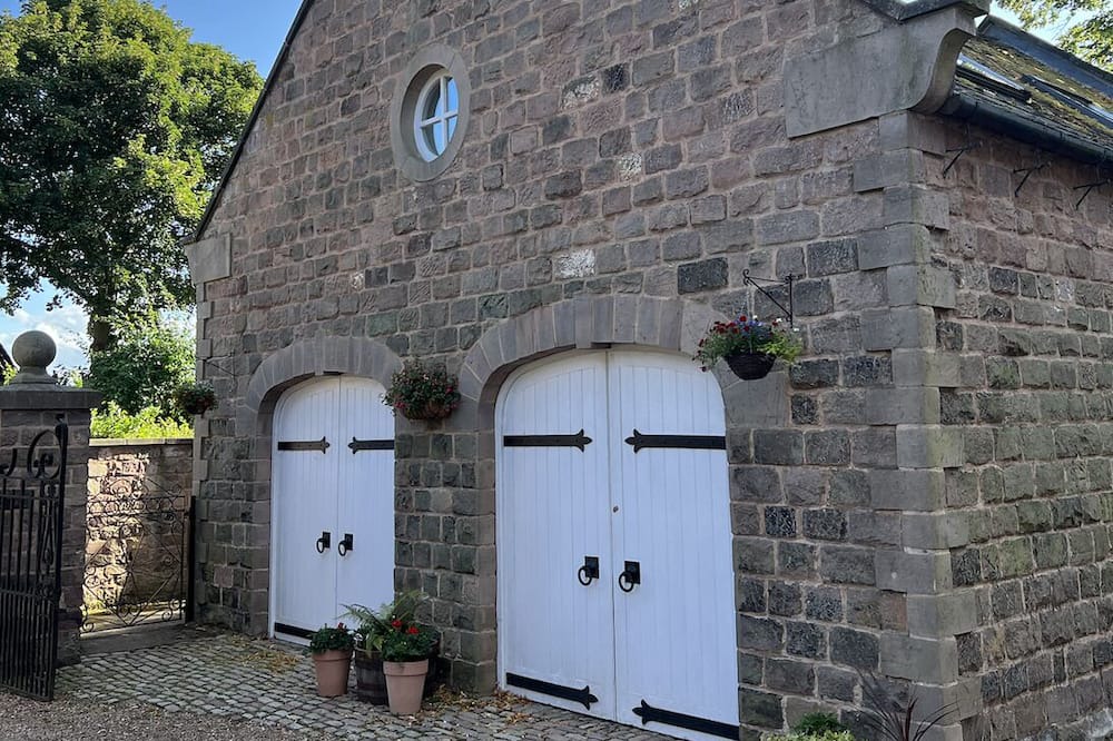 Harthill Apartment | The Coach House is nestled in the beautiful village of Harthill