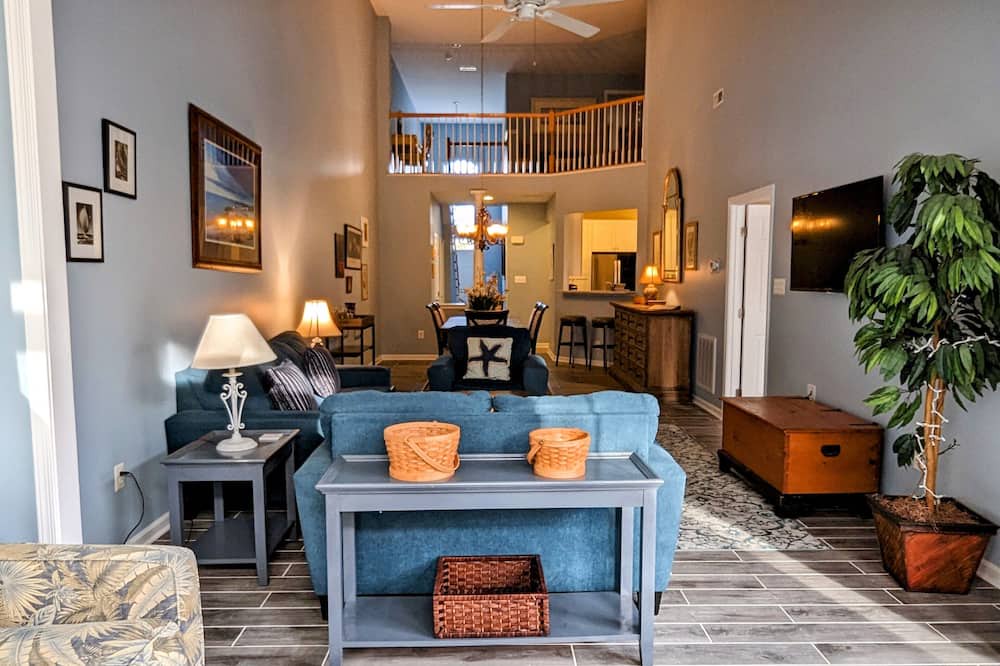 Ocean View House | 110 Lakeview Drive - Fairway Village