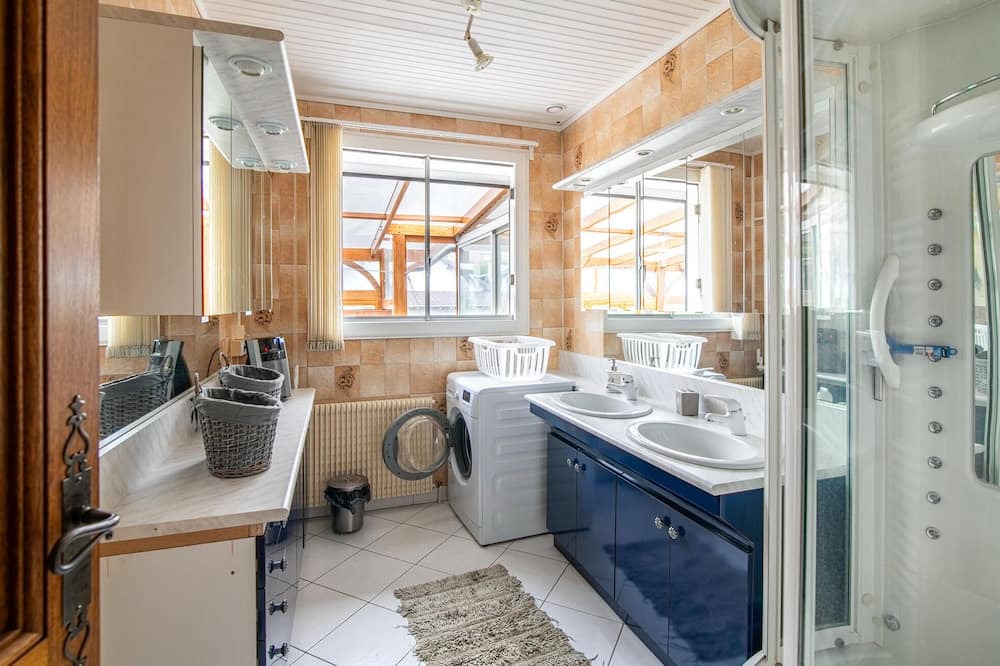 Le Val-David House | Cozy and familiar vacation home with two terraces and fenced garden.