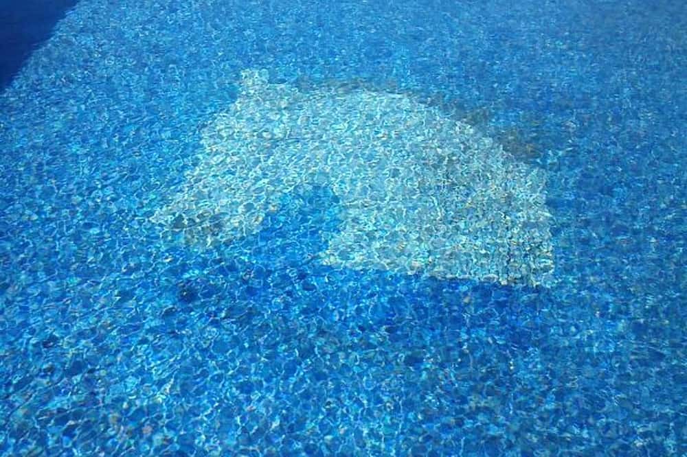 Daimiel Villa | Homerez - Big villa for 10 ppl. with swimming-pool and jacuzzi