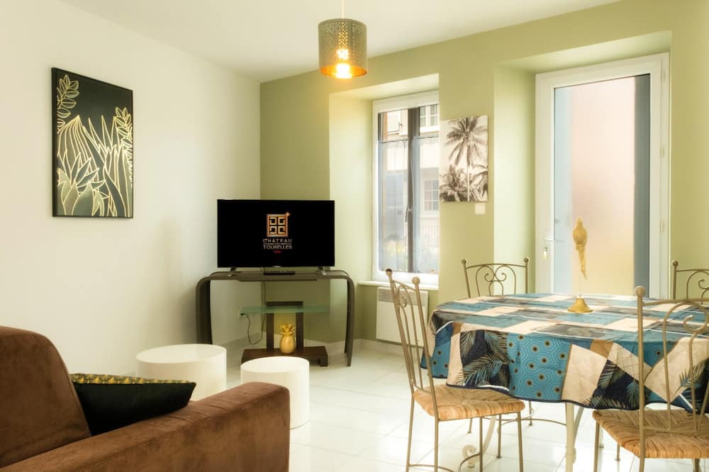 La Gaubretiere House | Homerez - House for 4 ppl. with jacuzzi, spa and garden at La Gaubretière