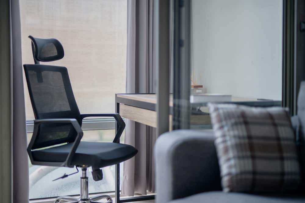 Xinyi Condo | 1.5 Min Walk to City Hall MRT Cinema Experience