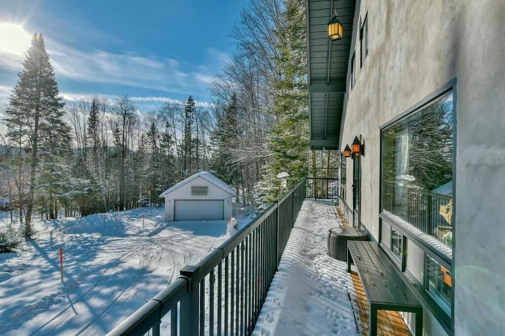 Les Pays-d'en-Haut Regional County Municipality Ski Chalet | 4 Br Luxury St-Sauveur Chalet & Pool, Swim Spa, fireplace, close to Ski resort