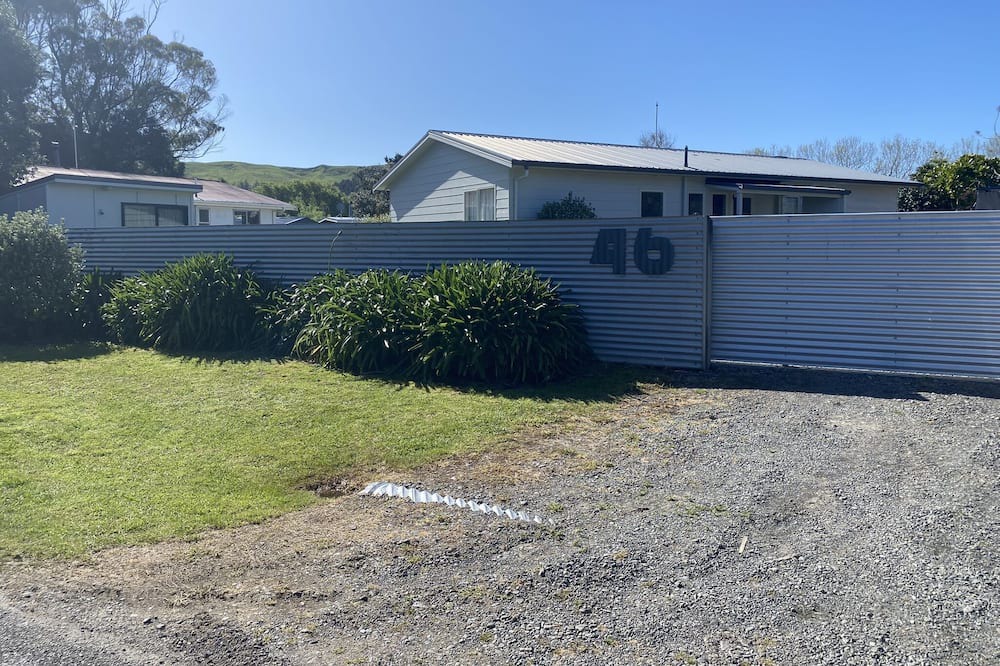 Waimarama House | Soak up the sun and enjoy the beach, this family beachhouse is ready for you!