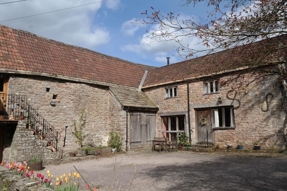 Saint Briavels House | Converted stables and hayloft in former historic farmyard