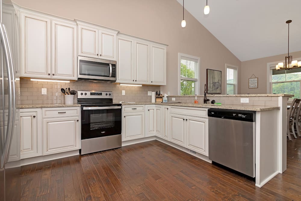 Bear Lake Reserve Resort | Sparkleview! A lovely home with stunning lake view in a private resort community