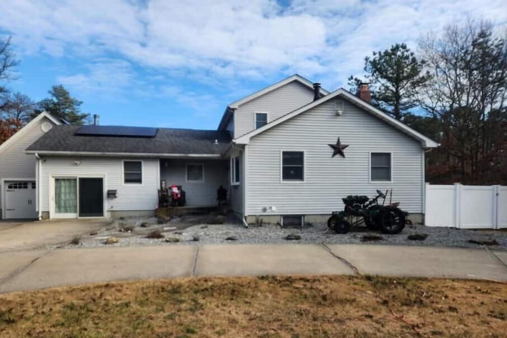 Manorville Apartment | Beautiful Studio Apartment Sleeps 2