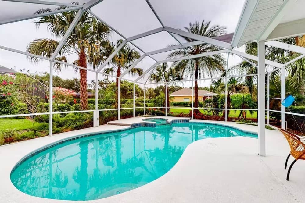 River Hills Masters Apartment | 4 Bedroom 710282 by Houzlet
