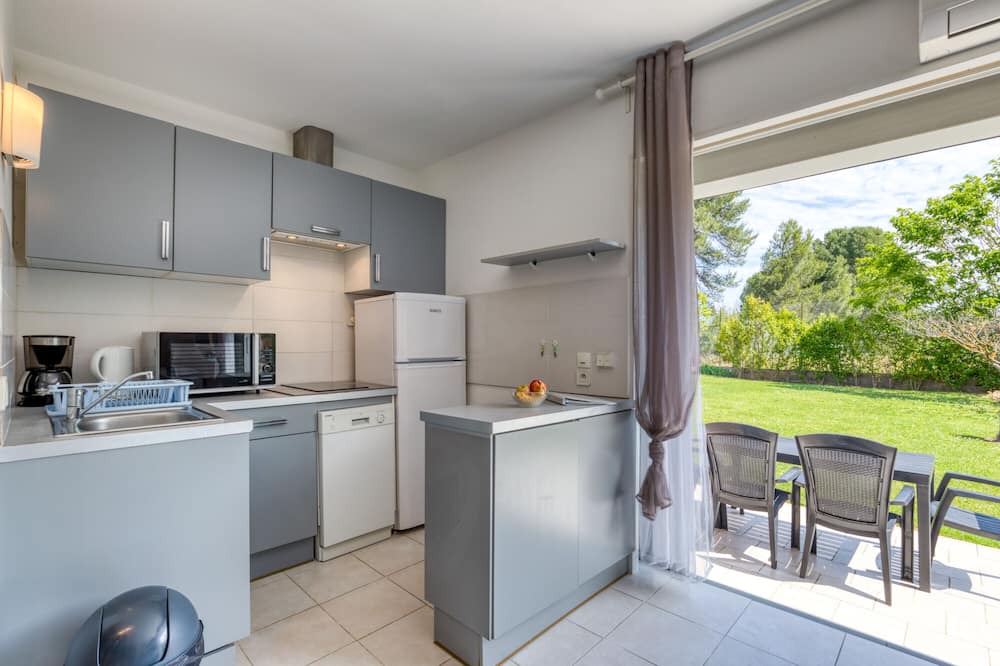 Villetelle Apartment | Studio Apartment "Gîte Maisonnette" with Shared Heated Pool & Wi-Fi