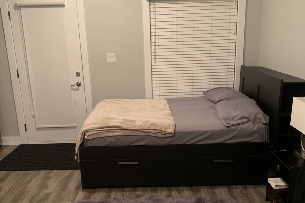Barrie Apartment | Clean studio apartment. Home away from home