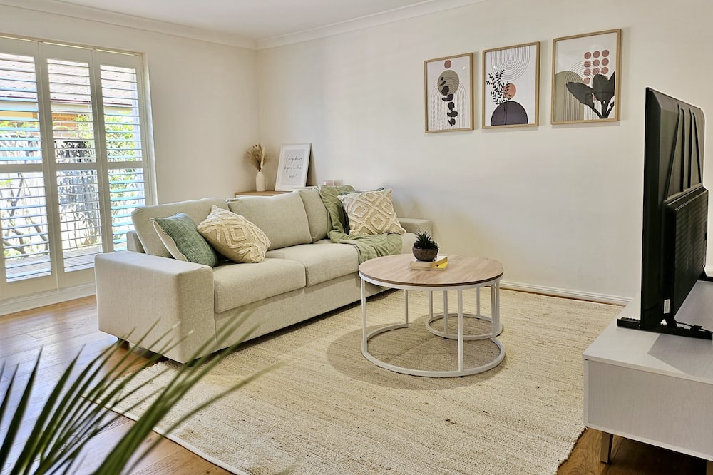 Ryde Villa | Cosy 3BR House w garden, 7 mins drive to Macquarie Centre, 5 stars on AirB&B