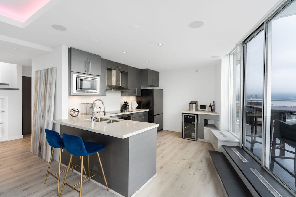 Gastown Apartment | NY Style Penthouse with Private Hot Tub