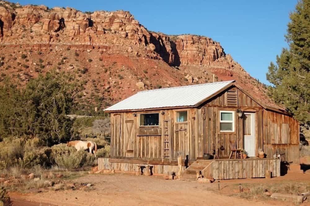 Cane Beds Cabin | Cozy Rustic Cabin on 400 Acres Zion & Bryce PRIVATE CANYON