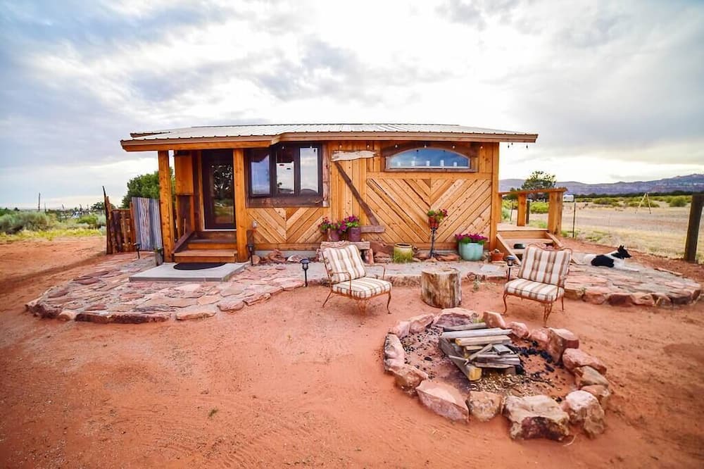 Cane Beds House | Luxury Cabin on 400 Acre Ranch Stunning Views Zion