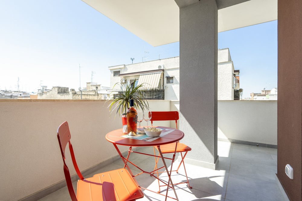 Municipio 4 Apartment | The House of Venus with parking space