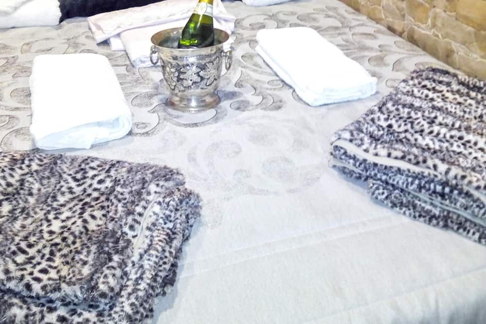 Ubrique Apartment | Homerez - Beautiful apartement for 2 ppl. with jacuzzi at Ubrique
