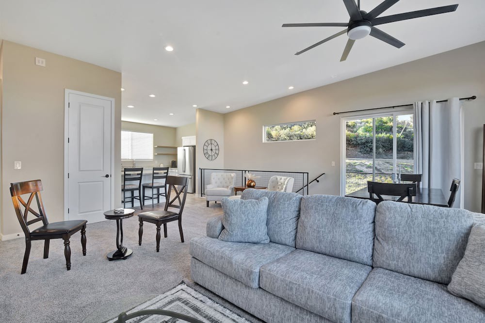 Diamond Valley House | *New Listing!* Central to Everything!