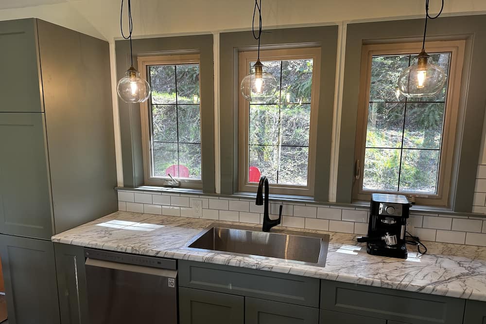 Salt Spring Island Cottage | Sweet Salt Spring single level cottage; close to Cusheon Lake