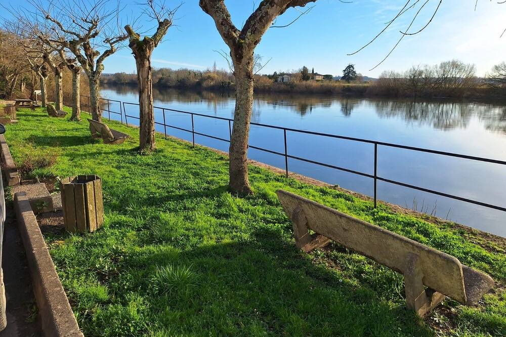 Lamothe-Montravel Apartment | Dordogne Riverside apartment in historic village.