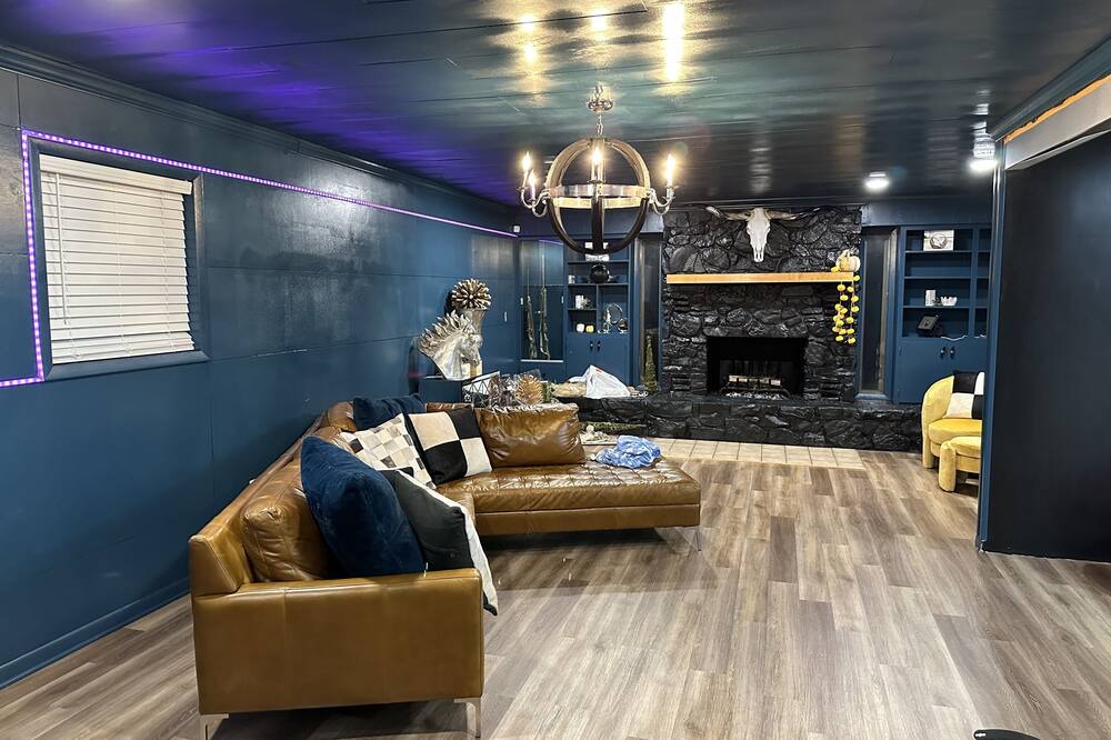 Stuttgart House | Cozy and homelike with a large back yard and great neighborhood